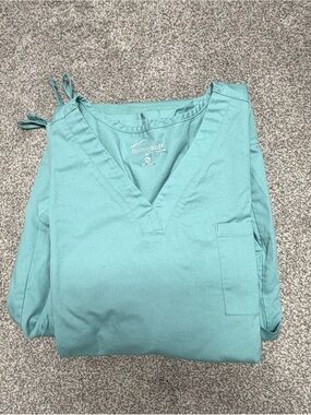 Butter Soft V-Neck Women's Scrub Top in Teal Green